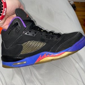 Jordan 5’s size 5y. Has a couple spots that need to be touched up.